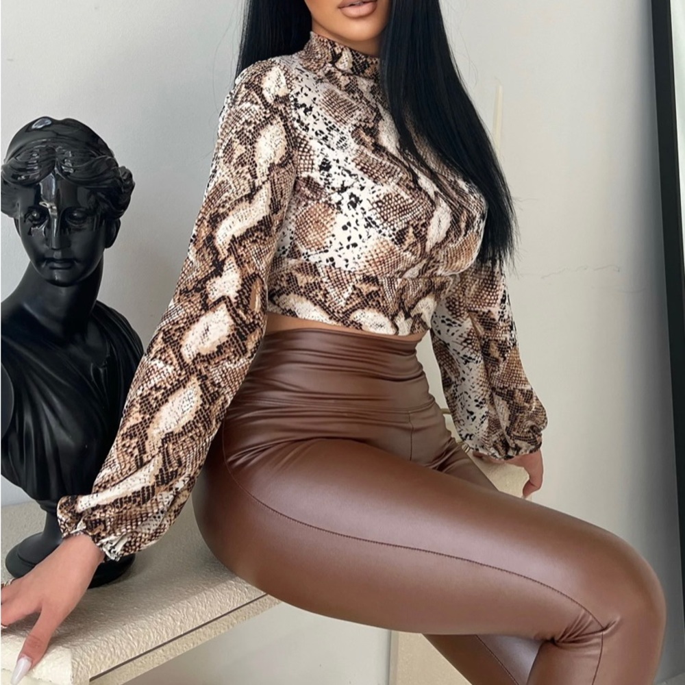 Cropped Blouse - Picture 4 of 4